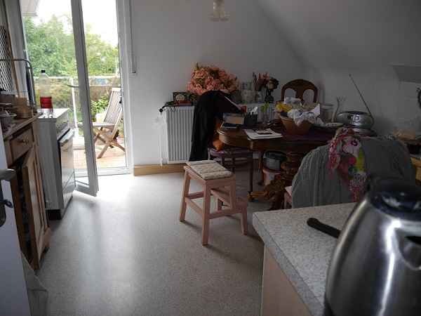Kche mit Zugang zur Terrasse